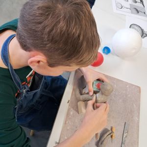 6g gaat kleien in de academie 
